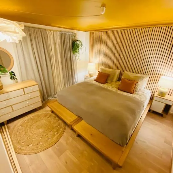 The Barefoot Bungalow in Picturesque Prestatyn, hotel in Prestatyn