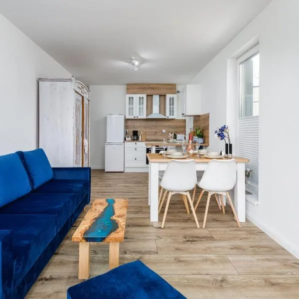 Green Square Apartment with Balcony Świnoujście by Noclegi Renters: Świnoujście şehrinde bir otel