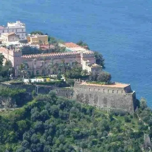 Sunset House Costiera Sorrentina, Hotel in Vico Equense