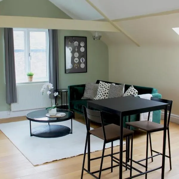 1 Bed Loft - Sleeps 2 - Parking - Wifi, khách sạn ở Newport
