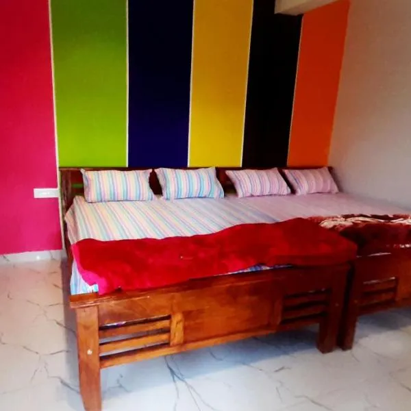ROYAL GRAND Homestay & Resort, hotel v destinaci Vālpārai