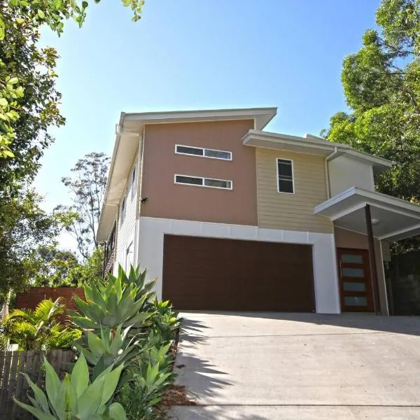 Stunning Home With Spectacular Views, hotel v mestu Coolum Beach