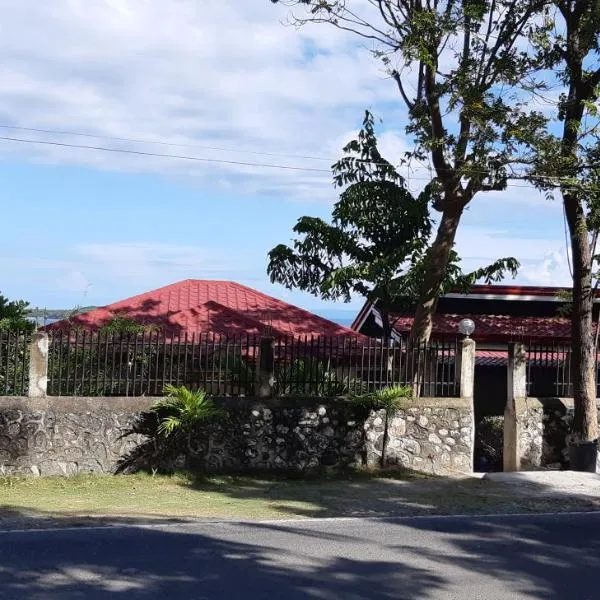 Sandra's Holiday House, hotel v destinaci Oslob