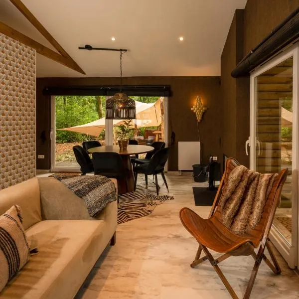 ZEN-Bungalow NO 4 met sauna en hottub, hotel em Rheezerveen