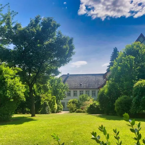 Schloss Sennfeld - Schloss Akademie & Eventlocation -, hotel in Jagsthausen