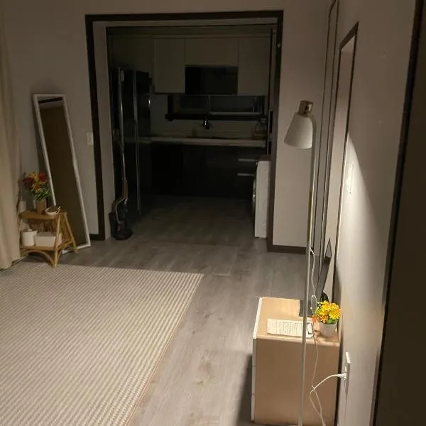 Cozy Sinchon 2548, Hotel in Jeju-do
