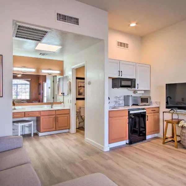 Green Valley Studio in 55 and Community!, hotelli kohteessa Green Valley