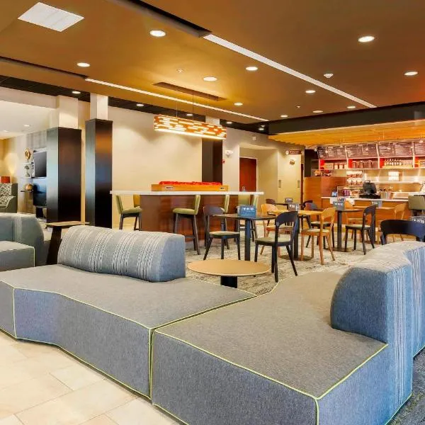 Courtyard by Marriott Dallas Arlington South, хотел в Арлингтън