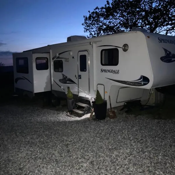 5th Wheel Trailer, hotel v destinaci Bere Alston