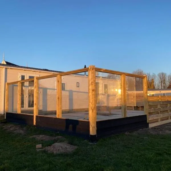 Neues Ferienhaus Nr 47 mit Meerblick 100 Meter zum Wattenmeer, eingezäunt, hundefreundlich, hotel v destinaci Westerland