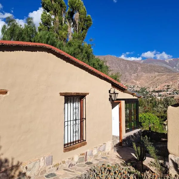 Casa en Tilcara con hermosa galería, khách sạn ở Tilcara