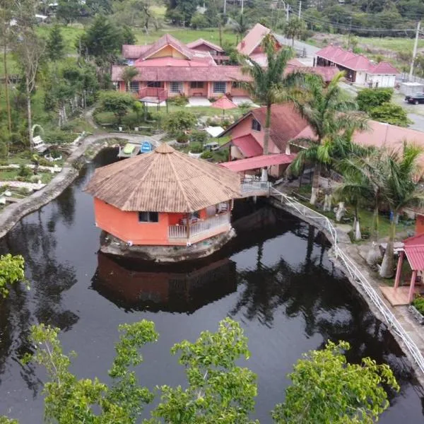 Cabañas Mountain River Lake Inn, hotel en Volcán