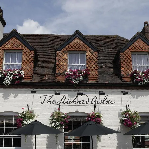 The Richard Onslow, hotell sihtkohas Cranleigh