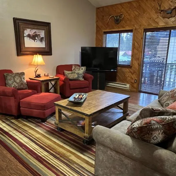 Aspen West 5 Townhouse With High Speed Wifi, hotell i Red River