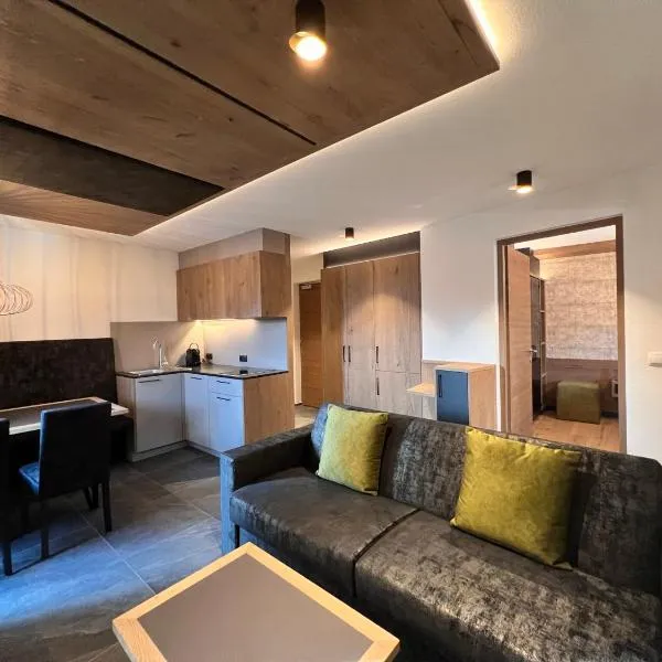 Adlhof Apartments, hotel in Brunico