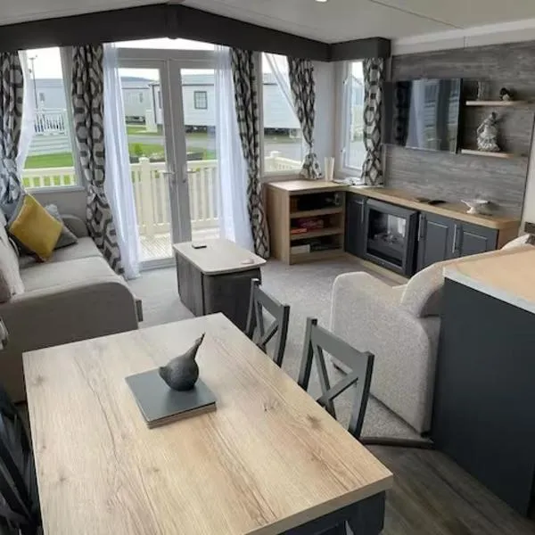 Luxury Whitstable Caravan, hotel v destinaci Seasalter