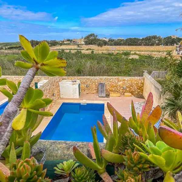 Villa Fieldview - Gozo Holiday Home, khách sạn ở Għarb