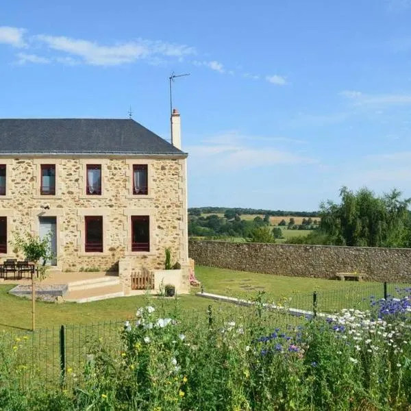 Gîte La Dortière s'Amuse, magnifique maison de maître 12min du Puy du Fo, hotelli kohteessa Sevremont