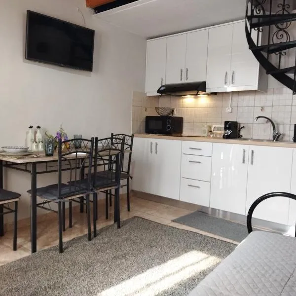 Christina's House, hotel Alepúban