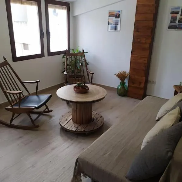 Vivienda turística Ca Lola, hotel in Vall dʼAlba