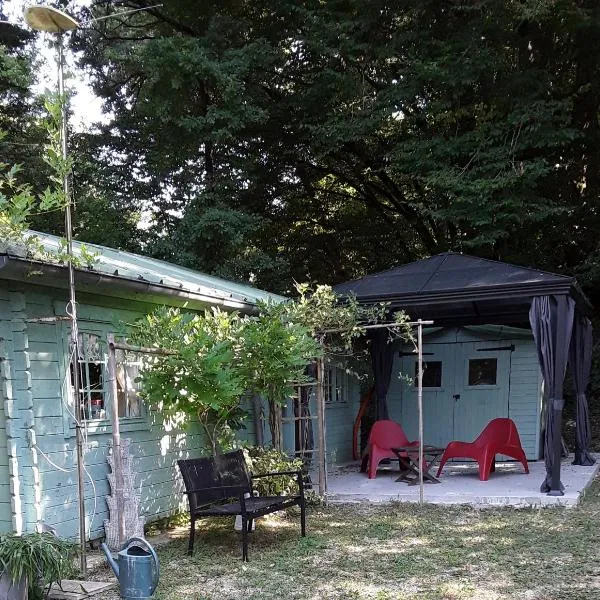 Le chalet de la grenouille verte – hotel w mieście Tursac