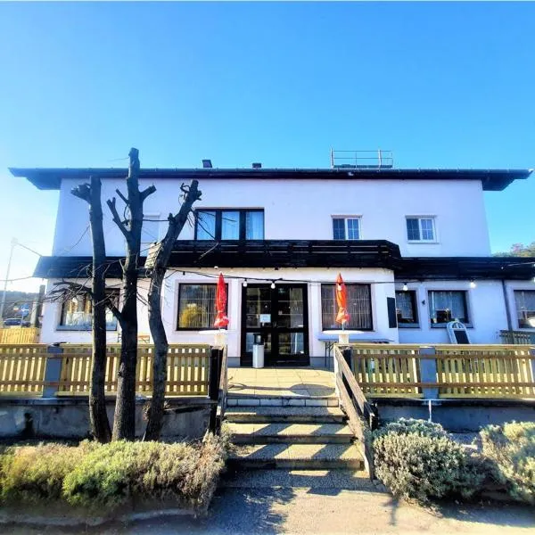 Pension Schwartzwirt, hotel v destinácii Neusiedl am Steinfelde