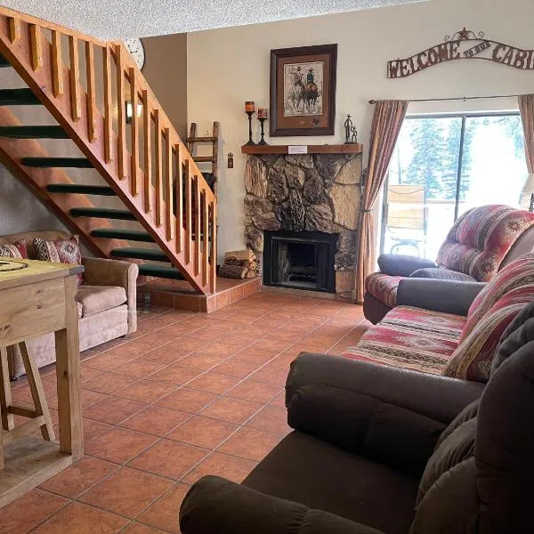 Lifts West Condo #208، فندق في ريد ريفر