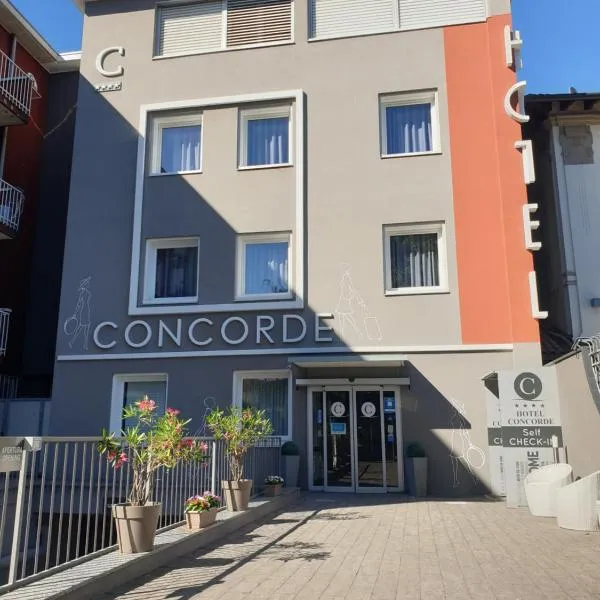 Hotel Concorde Fiera، فندق في سارونّو