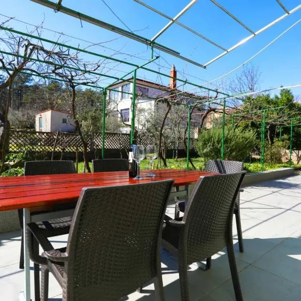 Apartment Rozman, hotel in Vozilići