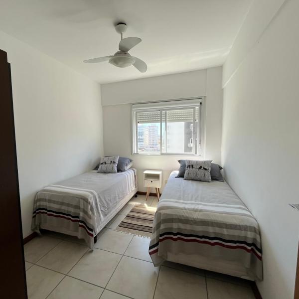 Apartamento espaçoso 2 quartos a 200 m da praia - Foto 2