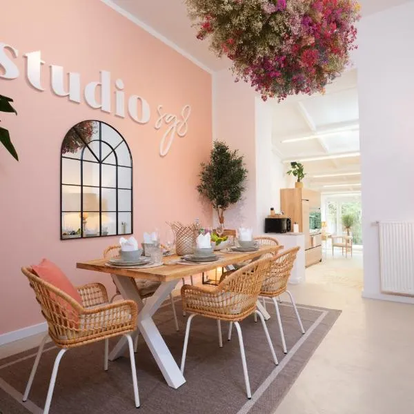 Park Avenue Apartments - Dom mit Stil - Küche - Parkplatz - WLAN - 65 Zoll TV - NETFLIX, hotel em Colónia