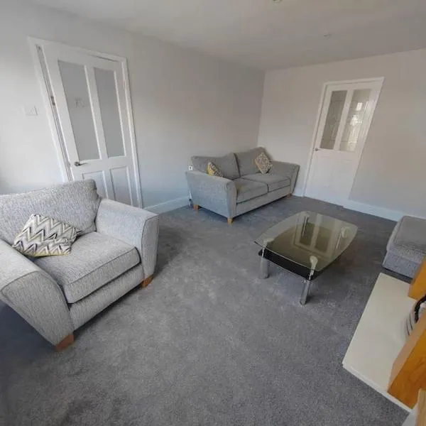 Cosy Brighouse 3 bed house-Great for contractors, hotell i Brighouse