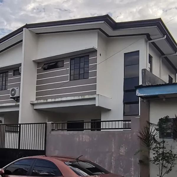 CHATEAU DE CHLOE - 3 Bedroom Entire Apartment for Large Group, hotel v destinaci Tacloban
