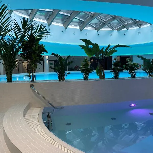 Miodowy Apartament w Hanza Tower -Sauna&Pool, hotel in Szczecin