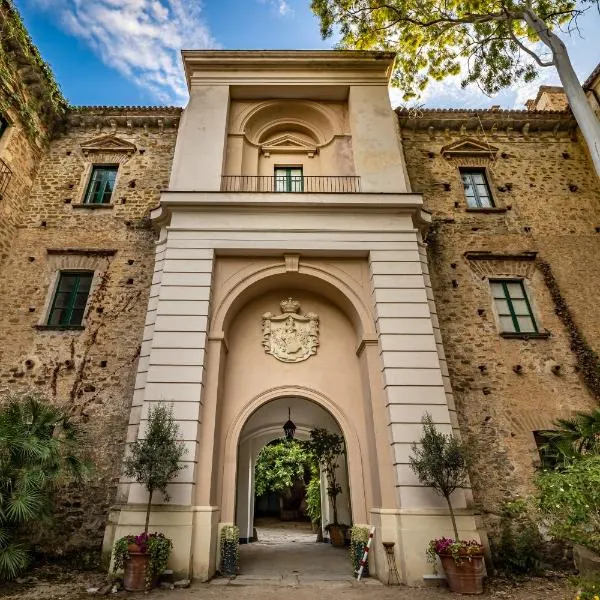 Palazzo Belmonte, hotel Santa Maria di Castellabatéban