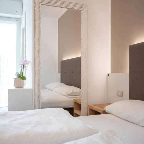 Hotel Rolly – hotel w mieście Riva del Garda