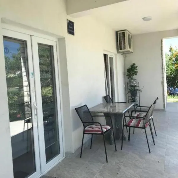 Apartman Dobrić, hotel in Kastel Stafilic