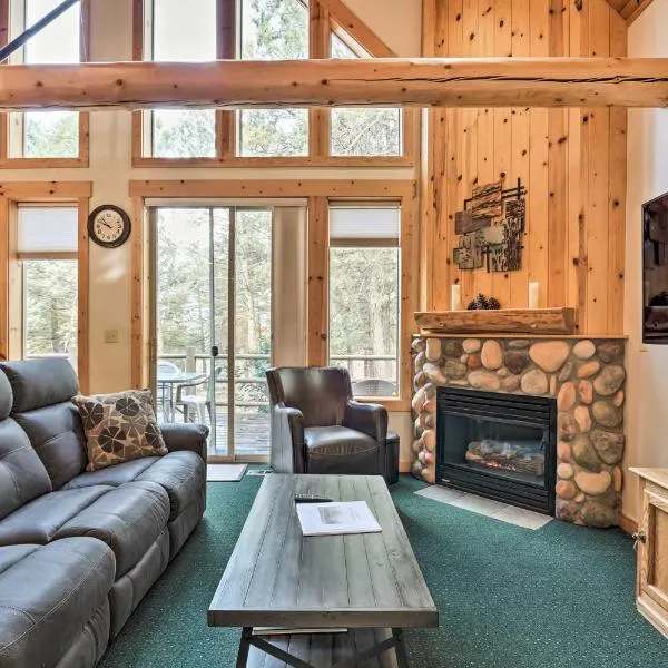 Chalet at Running Y Resort with Wraparound Deck!, hotel di Klamath Falls