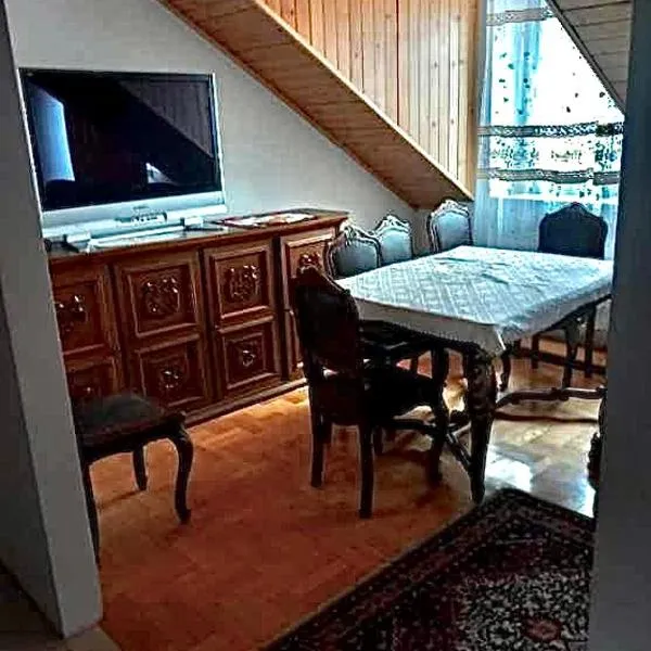 Pokój prywatny 4 osobowy ze wspólna kuchnia i łazienka, hotel v destinaci Łowicz