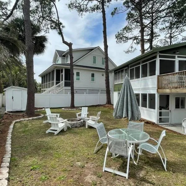 Renovated Cottage: 4th row from the Beach!, hotel v destinaci Hilton Head Island