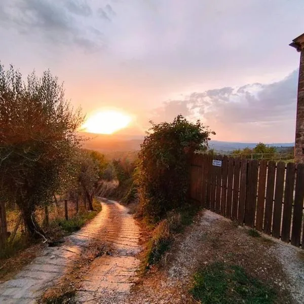 Casa vacanza in Casale vicino Orvieto – hotel w mieście Ficulle