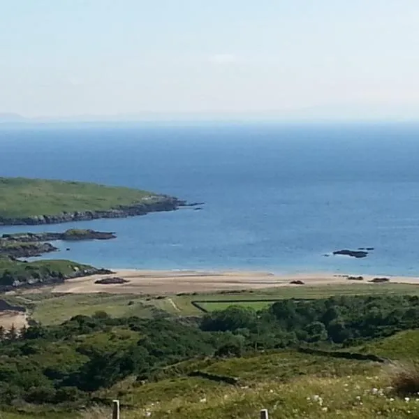 Two bed bungalow with sunroom and stunning views, hotel in Cashel