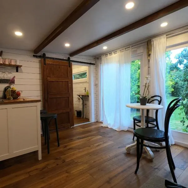 Gemütliches Tinyhouse im Garten einer Villa mit Trenntoilette, hotel v destinaci Bad Sauerbrunn