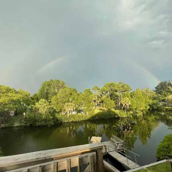 4BR Private Dock, Warm Spring Canal, Kayaks, Canoe, hotel a Hudson