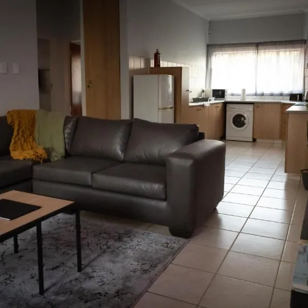 Pretoria में, होटल VillaZek a modern 2 bedroom open- plan apartment with parking