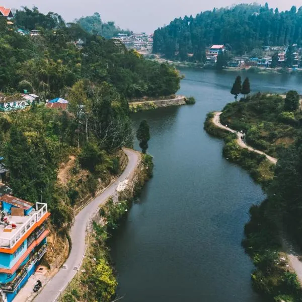 Pradhan Homestay Mirik - Homestay beside Mirik Lake，Mirik的飯店