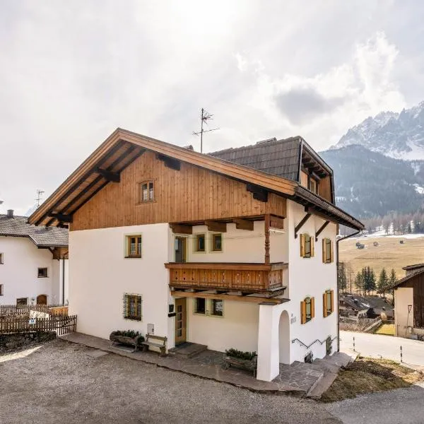 Manuel's App Watschinger - Enzian, hotel in Sesto