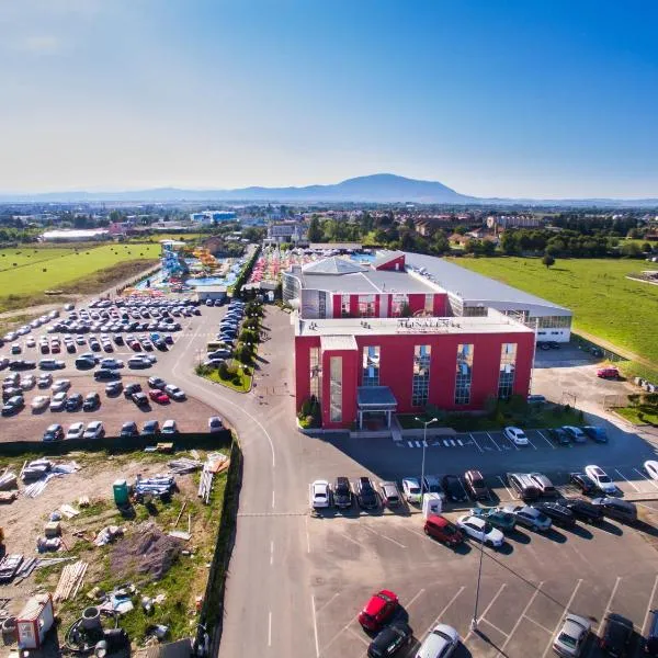 Hotel Alinalex - Paradisul Acvatic, hotel a Hărman