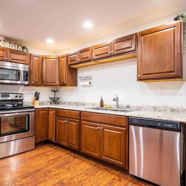 Cozy Bohemian 2 bed 1 Bath in Decatur, hotel i Decatur