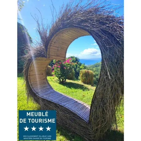 Gîte 4 étoiles, la Vieille Sucrerie St Claude Guadeloupe, Jacuzzi Spa privatif, vue exceptionnelle sur la mer des Caraïbes, hotel in Marigot